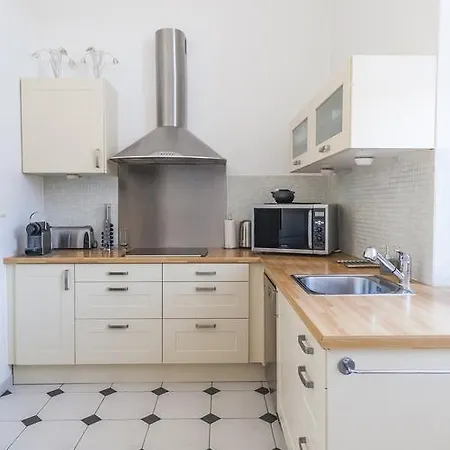 Great 2bedrooms Close To The Palais *